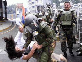 140mujergolpeada.gif