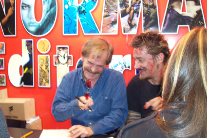 Carlos Ezquerra y un pintarrajeado Simon Bisley