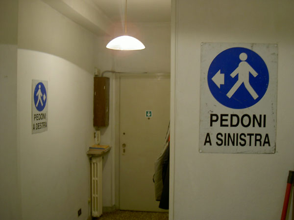 Pedoni a sinistra