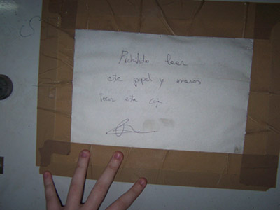 Papel encontrado en un parking privado