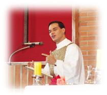 El Padre Pablo desde el p�lpito