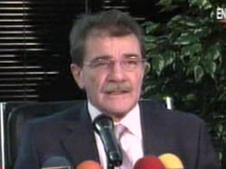 Se retir� Teodoro Petkoff Malev. 