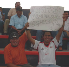 aqui esta su caperuza..   8====D