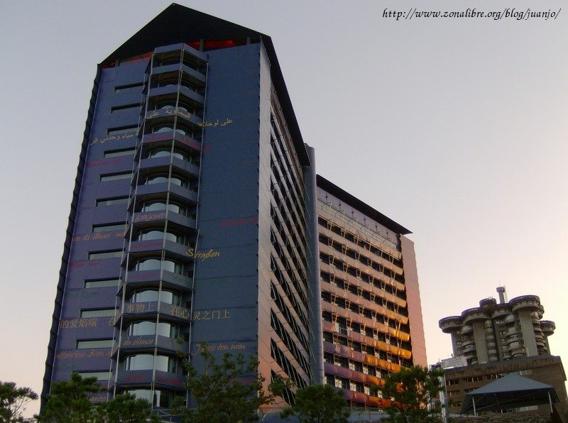 photoblog_9-hotel_puerta_de_america_al_atardecer_de_madrid.jpg