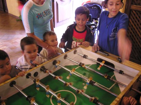 FutbolerosEntrenandoBajoLluvia.jpg