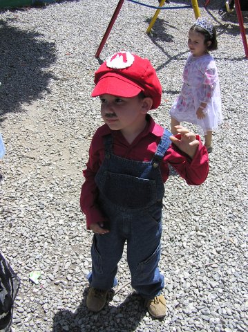 MarioHola.JPG