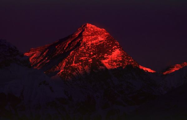 Everest.jpg