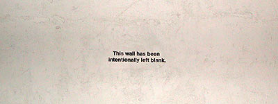 Pensamientos en blanco pared blanca