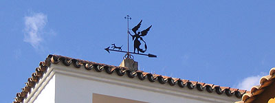 El viento pasa con aires de santidad, o de lo que sea Veleta del arcángel