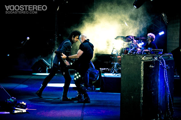 Soda en Chile (2da noche) 20071031_chile_2dafecha_saez.jpg