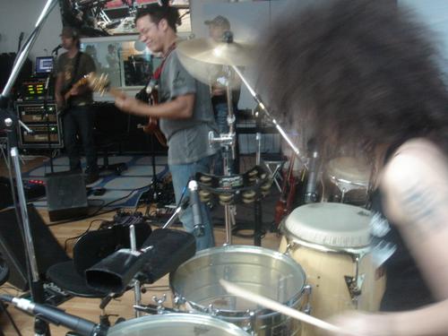 Gustavo Cerati, Carlos Alomar, Leo García y Andrea Alvarez ensayando... cerati_carlosalomar_leogarica_andreaalvarez.jpg