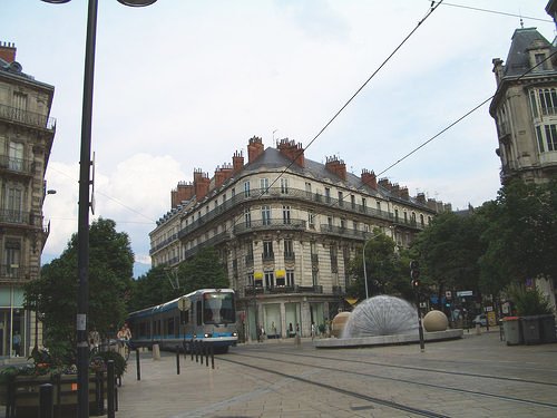 tram_fuente_grenoble.jpg