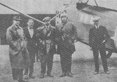 Primer vuelo de Aeroposta a la Patagonia. El piloto es Saint-Exup�ry.